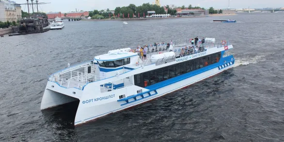 Скоростной катамаран в Петергоф и обратно