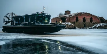 Экспресс-круиз к фортам Кронштадта на аэролодке