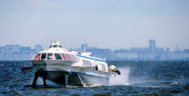 Tickets for hydrofoil to Peterhof and back at the VIP lounge