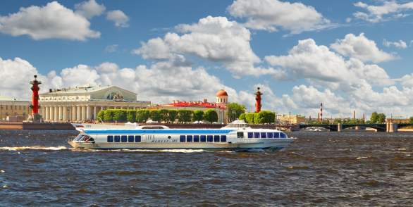 Hydrofoil to Peterhof with departure from the Bronze Horseman