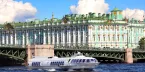 Судно на подводных крыльях на Неве в Санкт-Петербурге