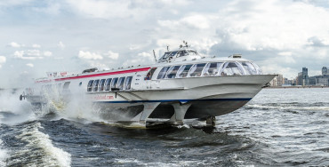 Hydrofoil to Peterhof with departure from the Admiralteystvo