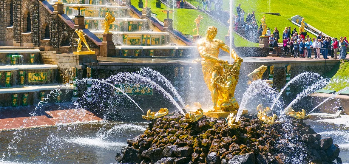 Санкт-Петербург, фонтан «Самсон» в Петергофском дворце