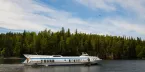 Скоростной пассажирский круизный лайнер у острова Валаам, Карелия