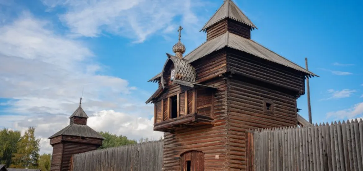 Старинная Спасская башня Илимского острога, музей «Тальцы»