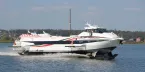 Современное судно на подводных крыльях 