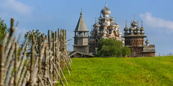 Поездка на катере из Оятевщины на остров Кижи и обратно