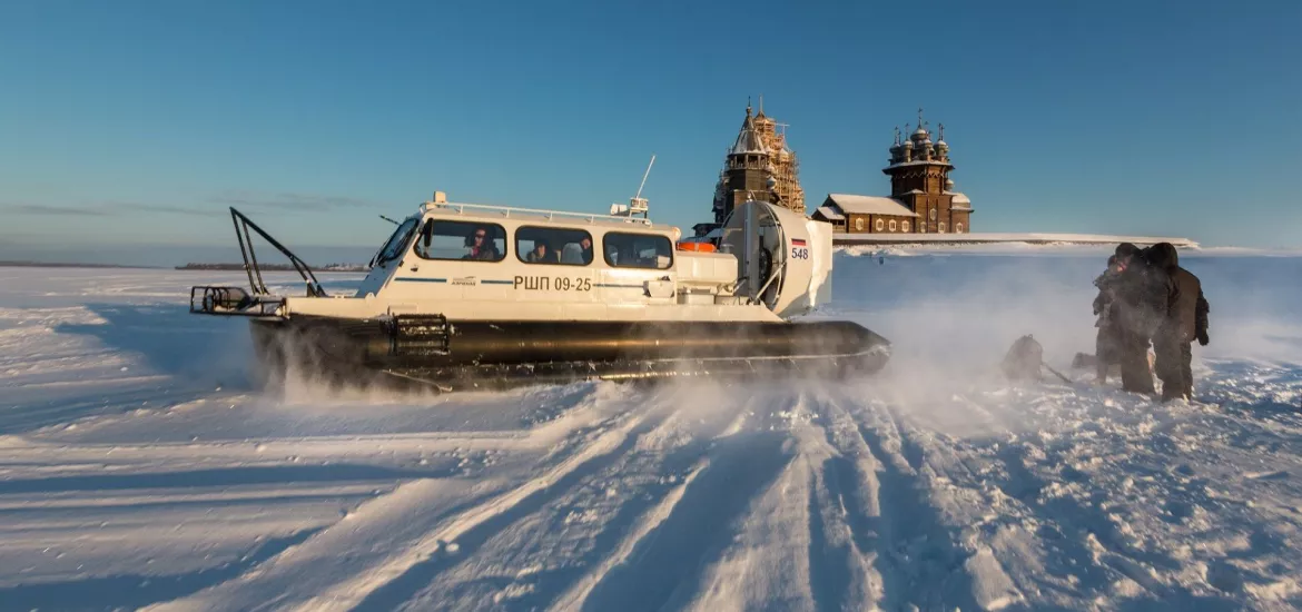 Экскурсия на хивусе на остров Кижи из Петрозаводска (зимой) - Фото №1