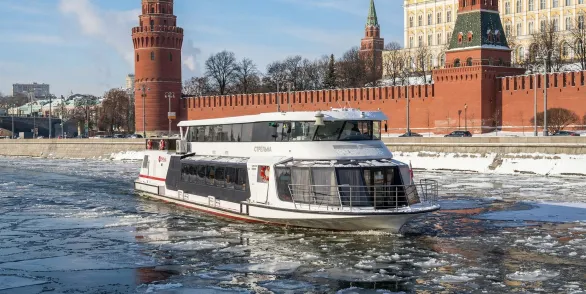 Прогулка на электросудне от причала «Киевский»