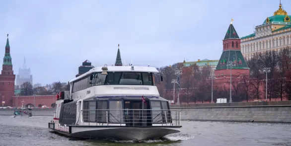 Прогулка на электросудне от причала «Киевский»