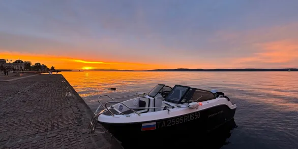 Водная прогулка на катере по Онежскому озеру
