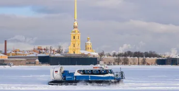 Прогулка по Неве на судне на воздушной подушке