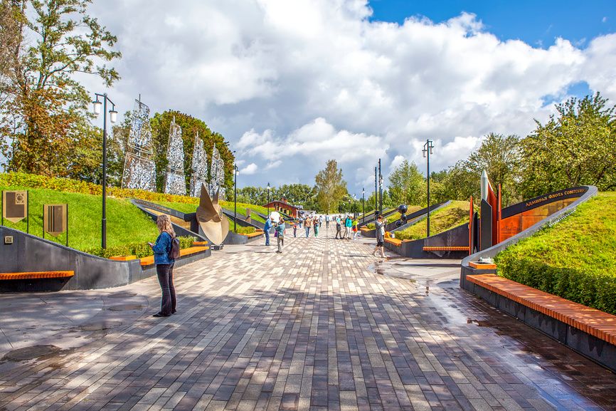 Аллея героев российского флота, музейно-исторический парк «Остров фортов»